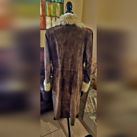 Elegant Brown Faux Fur Trimmed Coat - Picture 2 of 5